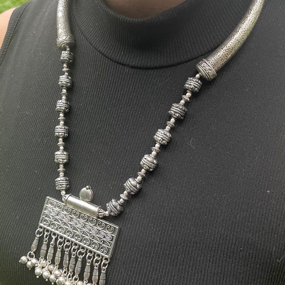 The Long Tribal Necklace - Picture 4 of 4